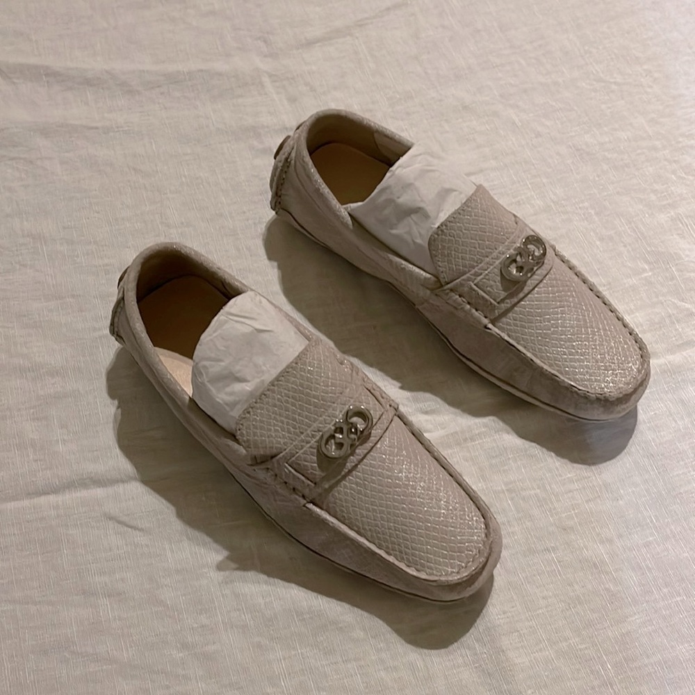 Cole Haan Neutral silver driving flats size 7.5